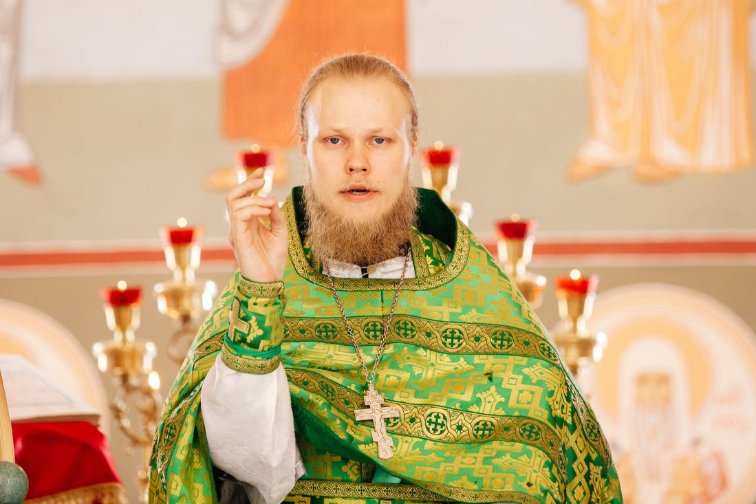 Вивальди рыжий священник. Рыжий священник. Батюшка леонид сафронов. Священник сафронов. Леонид сафронов.